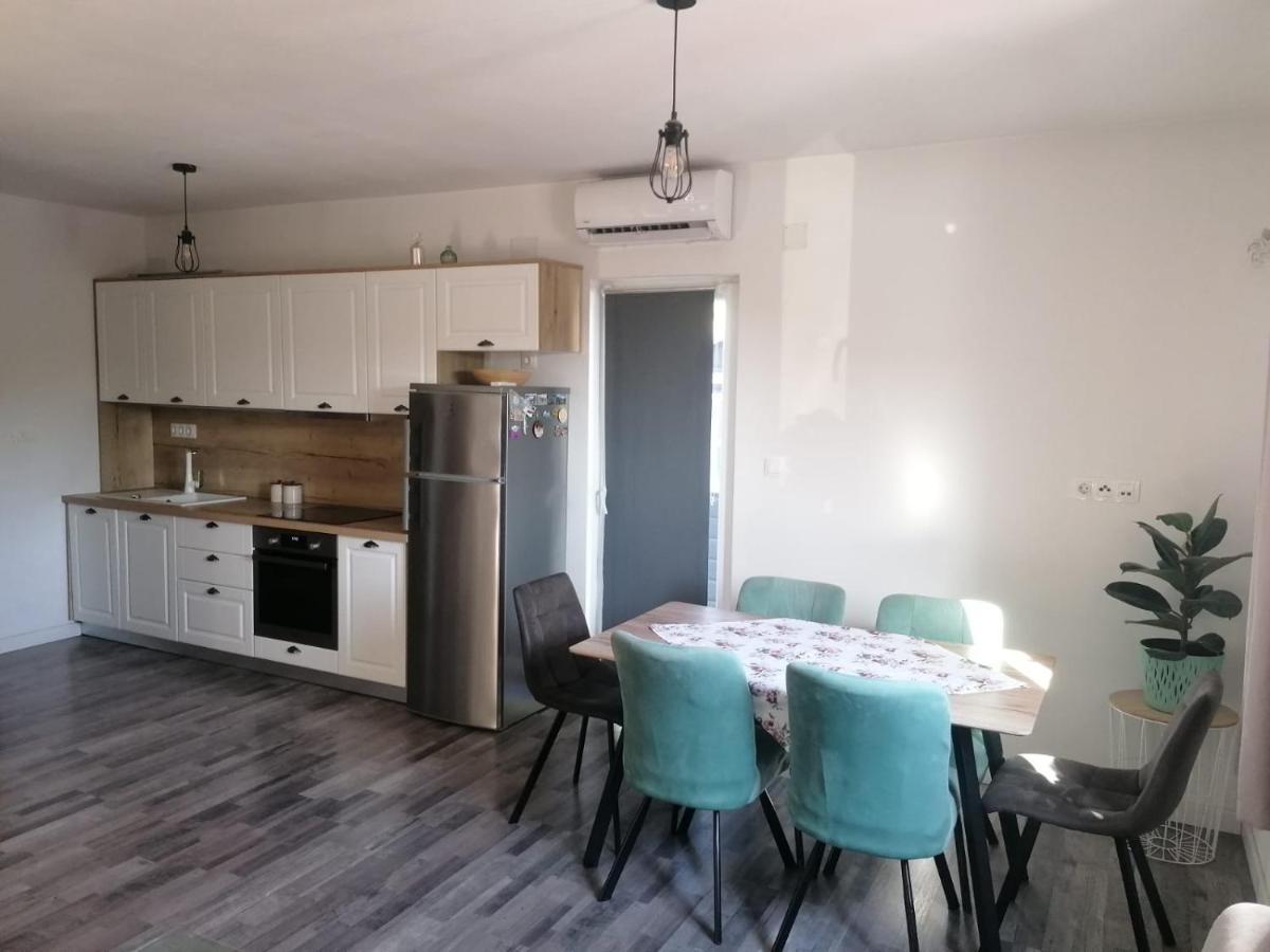 Apartments Nana Биоград на Мору Екстериор снимка